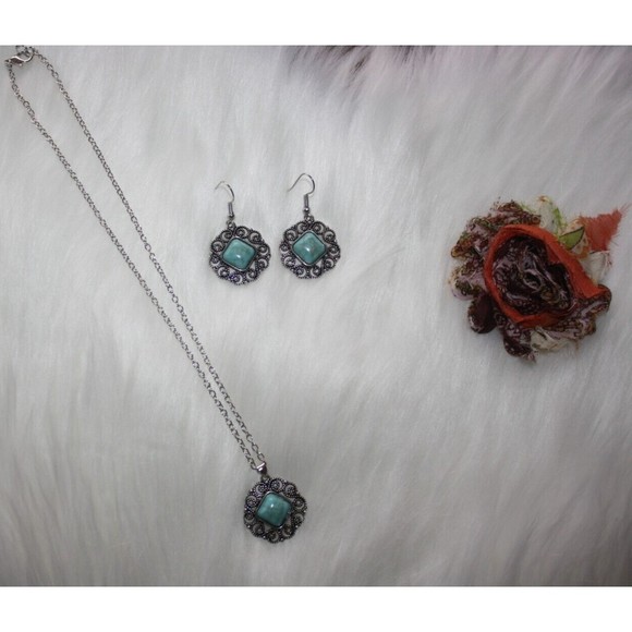 Vintage Look Women's Necklace & Earring Set Turquoise Silver Filigree NWT - Picture 2 of 4